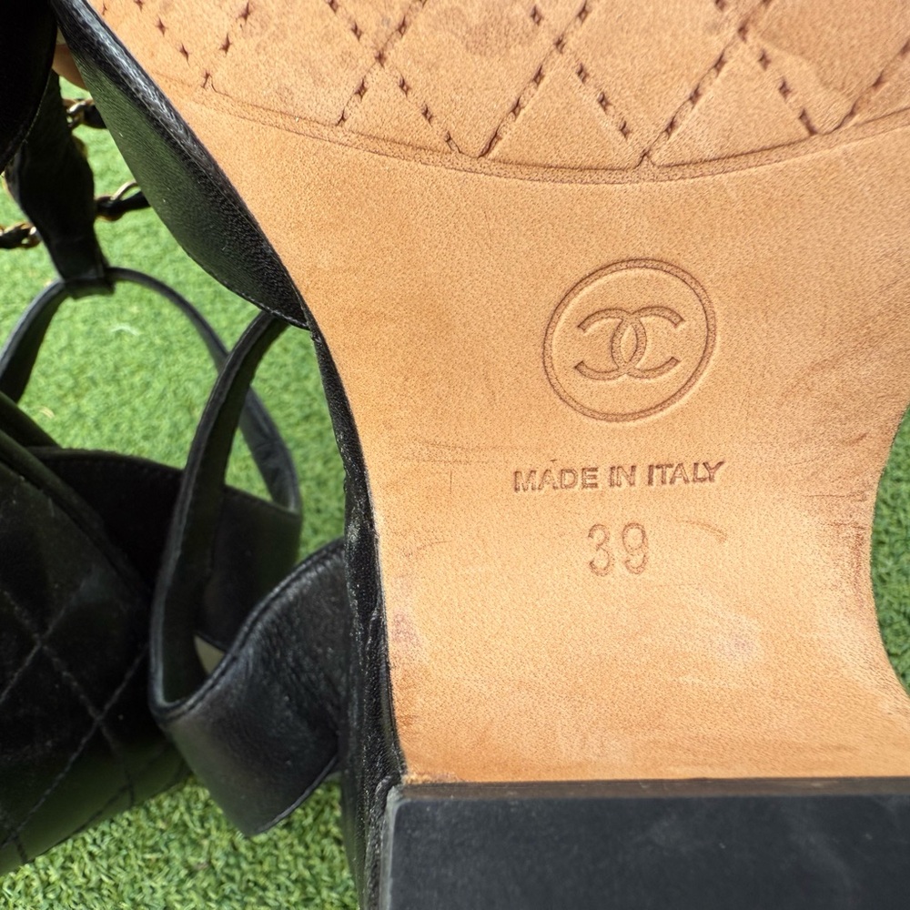 CHANEL Black Leather Sandals with Gold Chain Detail - Picture 9 of 13